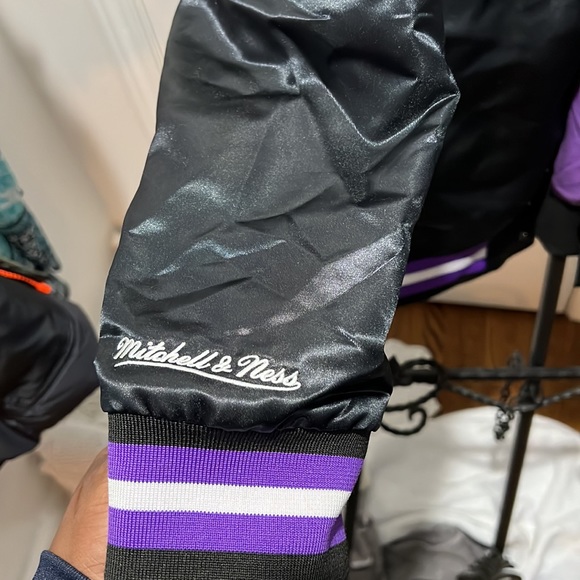 Mitchell and ness bomber jacket - Picture 2 of 3